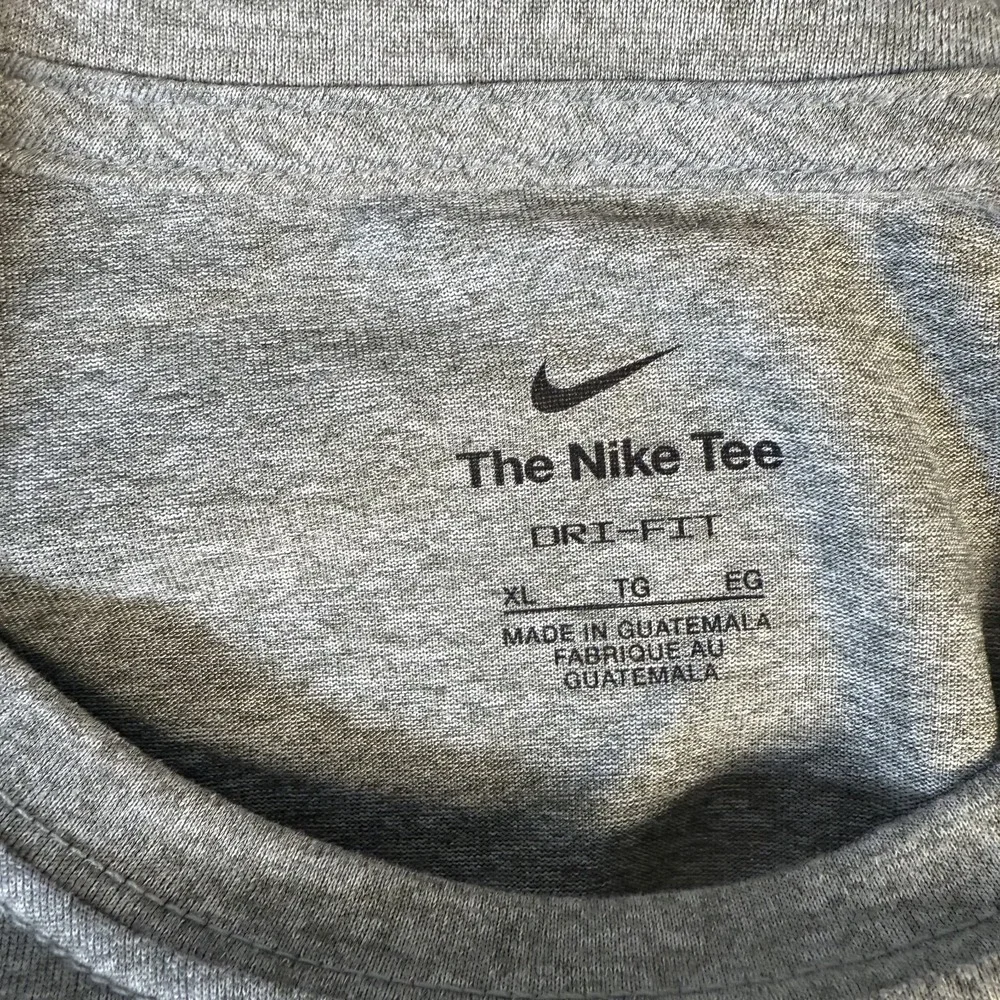 Nike Youth‎ XL Boise State t-shirt